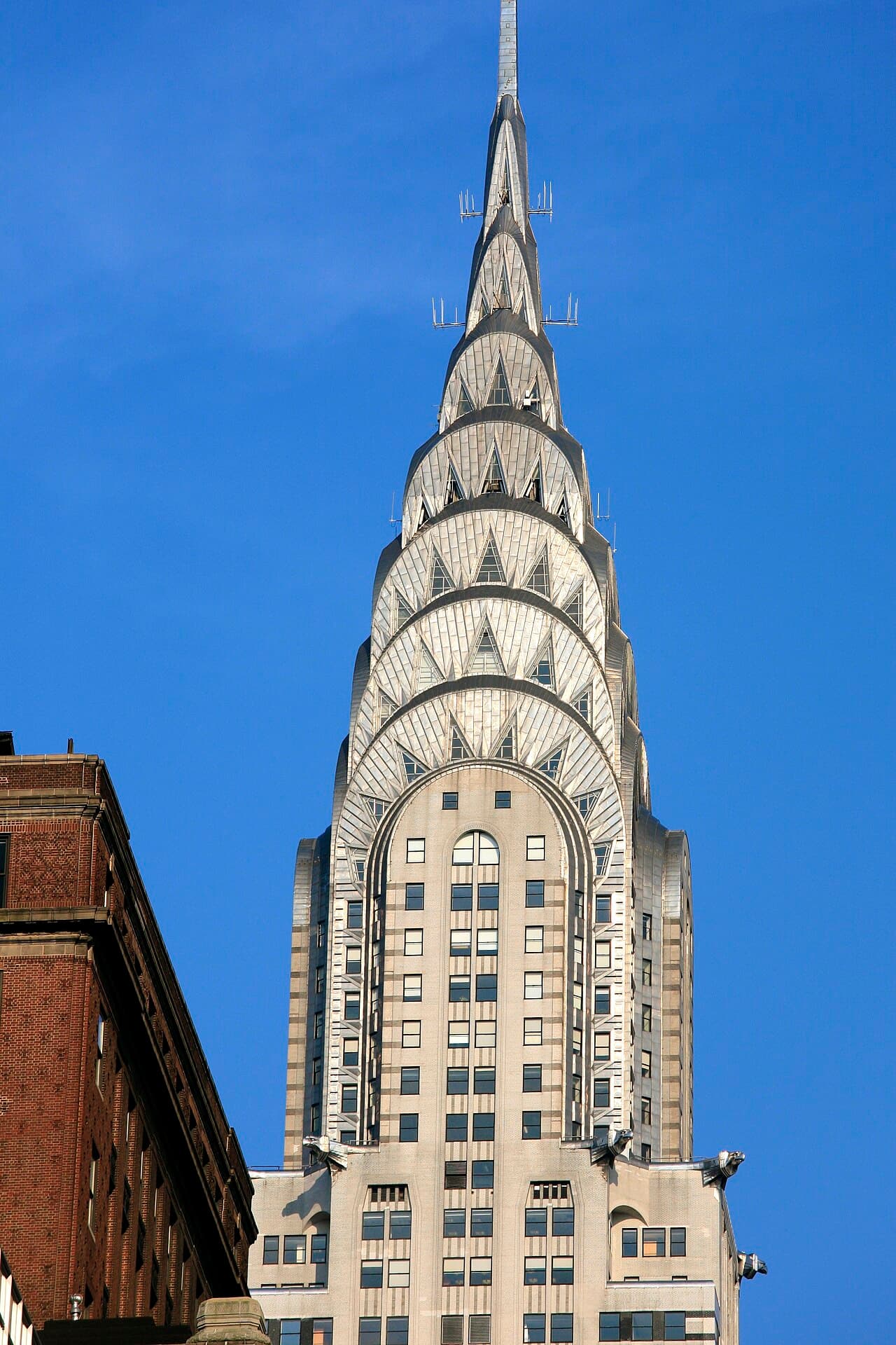 The view from the street, 319 meters below the tip · Photo: Alex Proimos, CC BY 2.0
