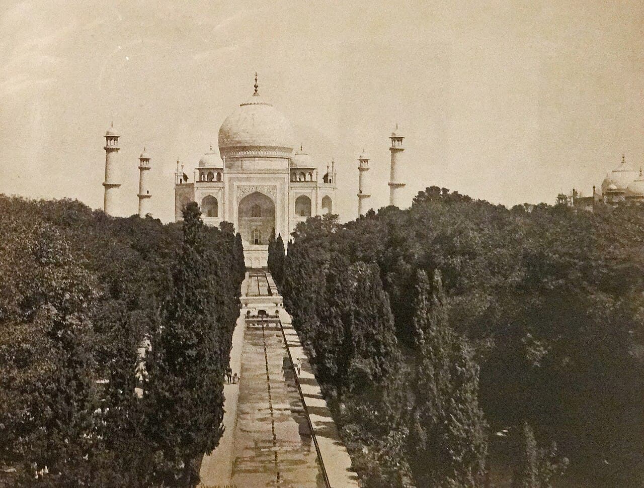 The Taj in 1865-66, photographed by Samuel Bourne · Photo: Jean-Pierre Dalbéra, CC BY 2.0